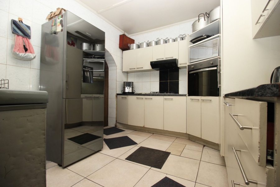 3 Bedroom Property for Sale in Silvertown Western Cape